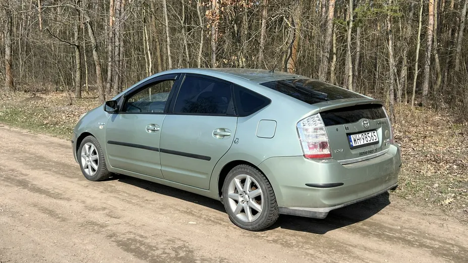TOYOTA Prius -
