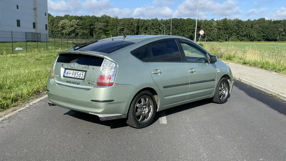 TOYOTA Prius -