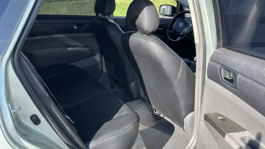 TOYOTA Prius -