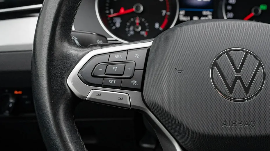 VOLKSWAGEN Passat -