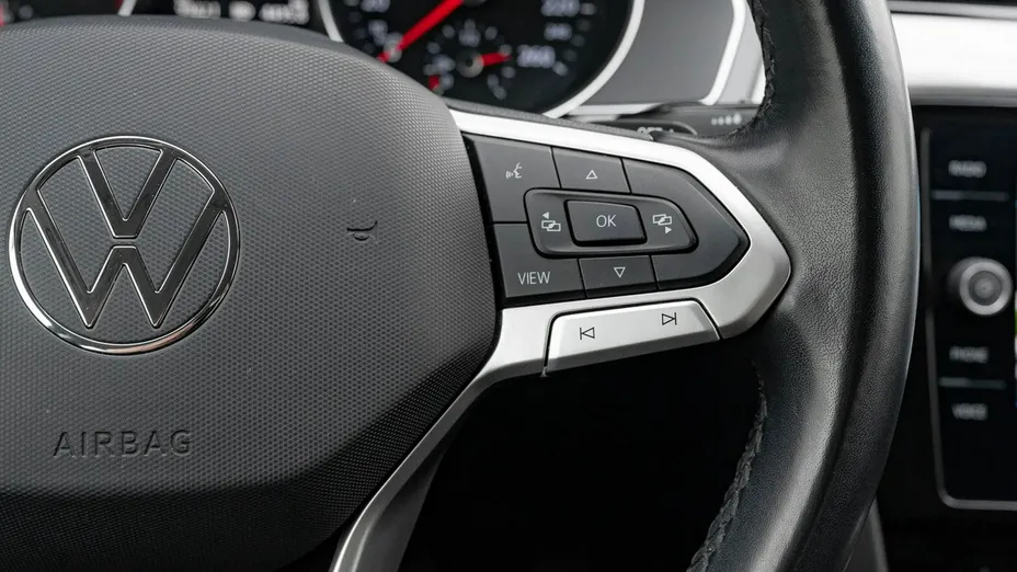 VOLKSWAGEN Passat -