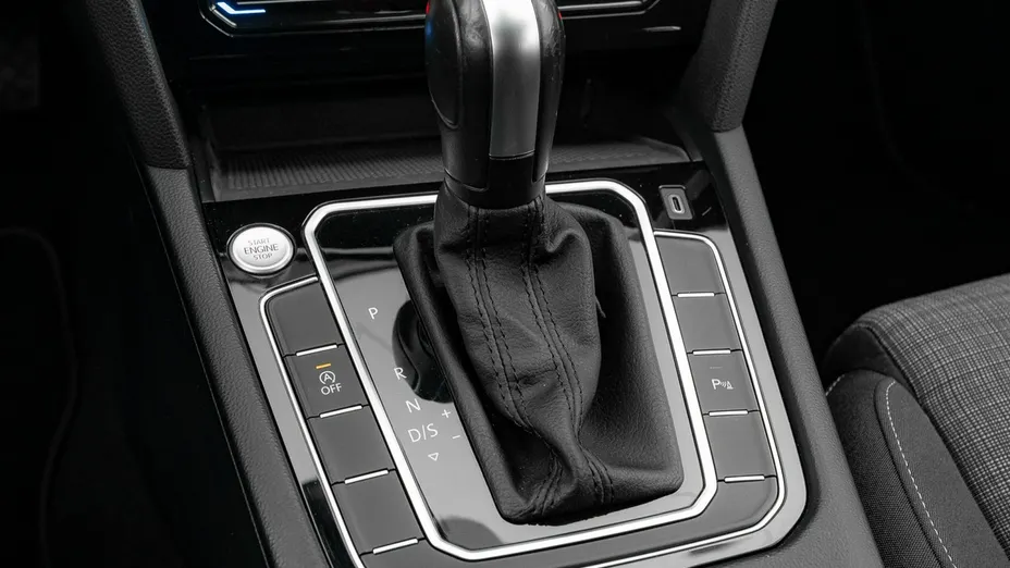 VOLKSWAGEN Passat -
