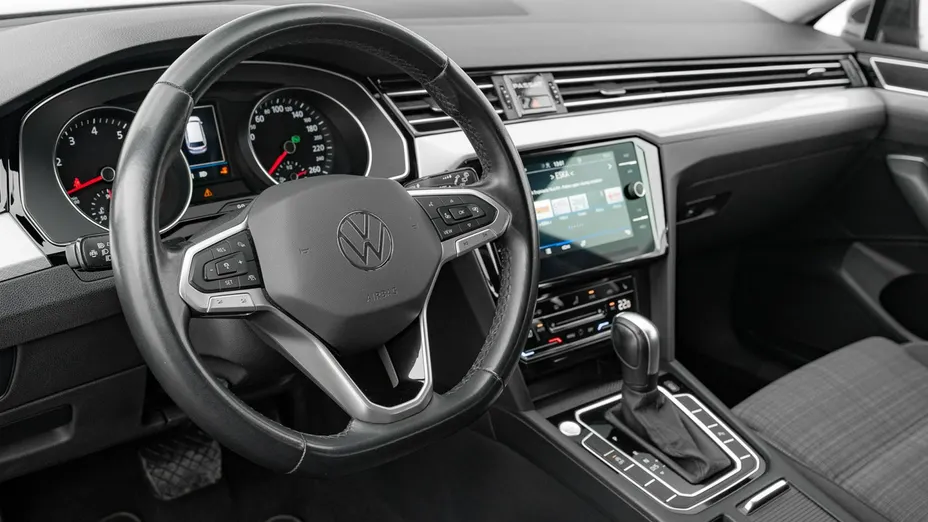 VOLKSWAGEN Passat -