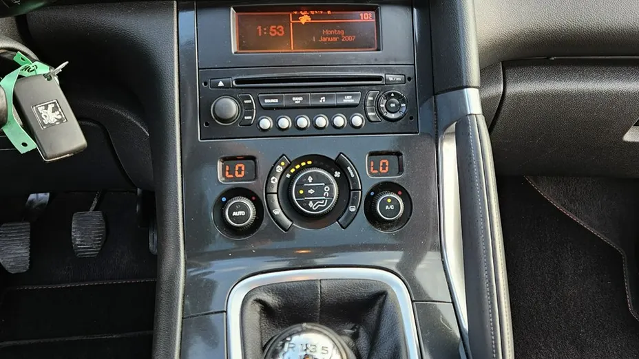 PEUGEOT 3008 -