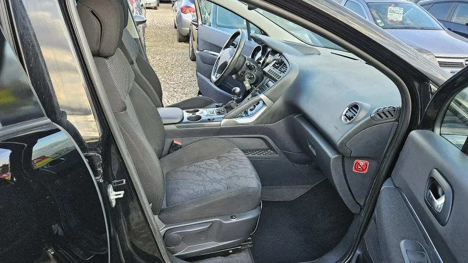 PEUGEOT 3008 -