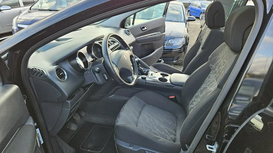 PEUGEOT 3008 -