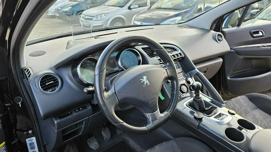 PEUGEOT 3008 -