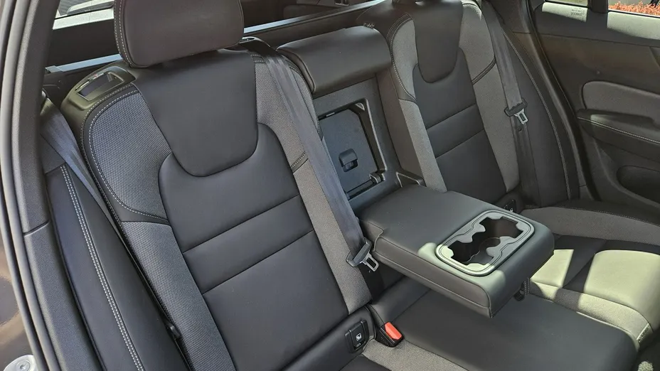 VOLVO V60 -