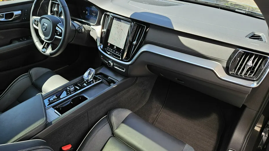 VOLVO V60 -