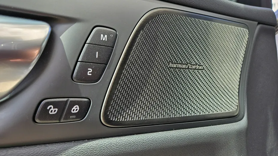 VOLVO V60 -