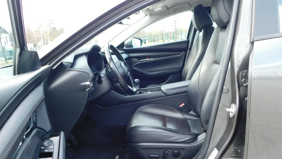 MAZDA 3 -