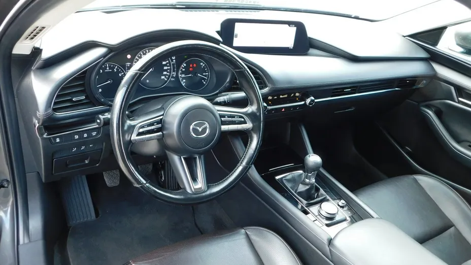 MAZDA 3 -
