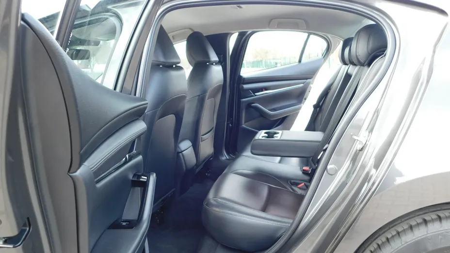 MAZDA 3 -