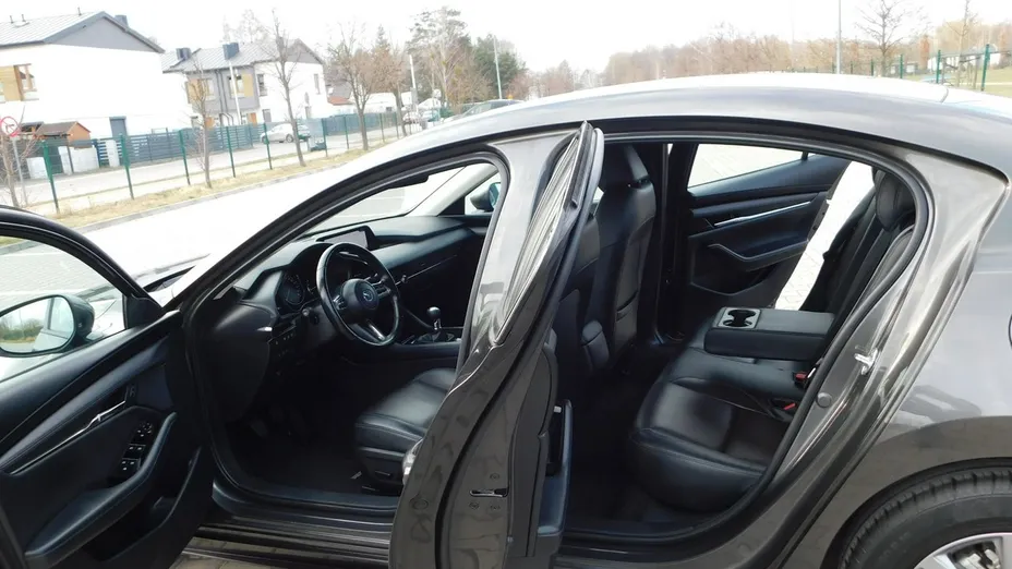 MAZDA 3 -