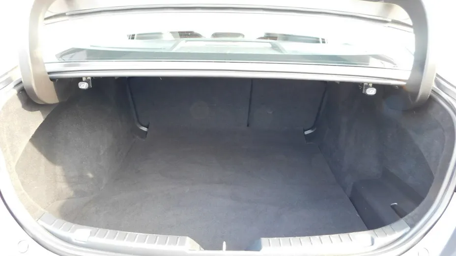 MAZDA 3 -