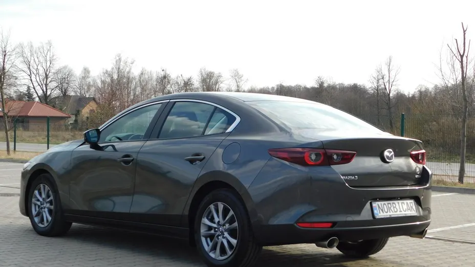 MAZDA 3 -