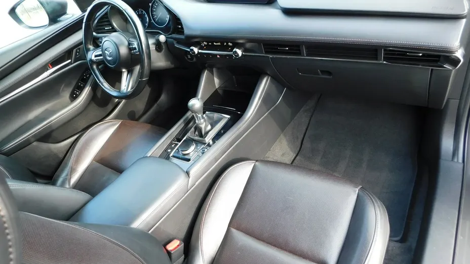 MAZDA 3 -