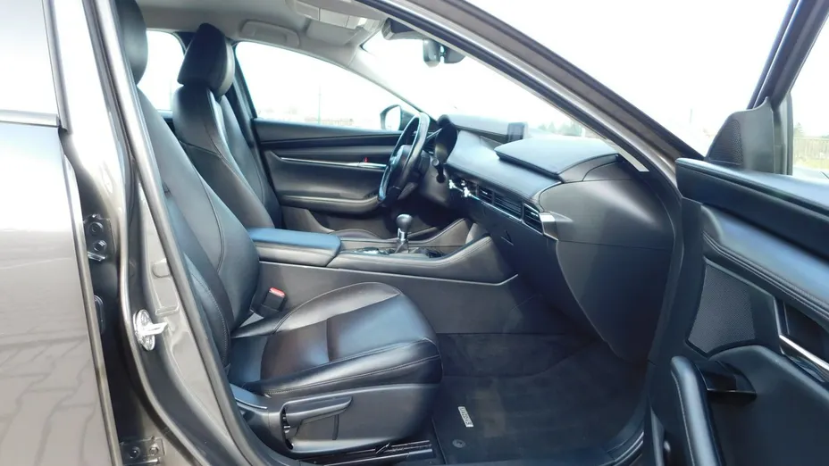 MAZDA 3 -
