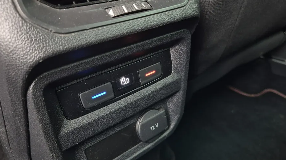 VOLKSWAGEN Tiguan -