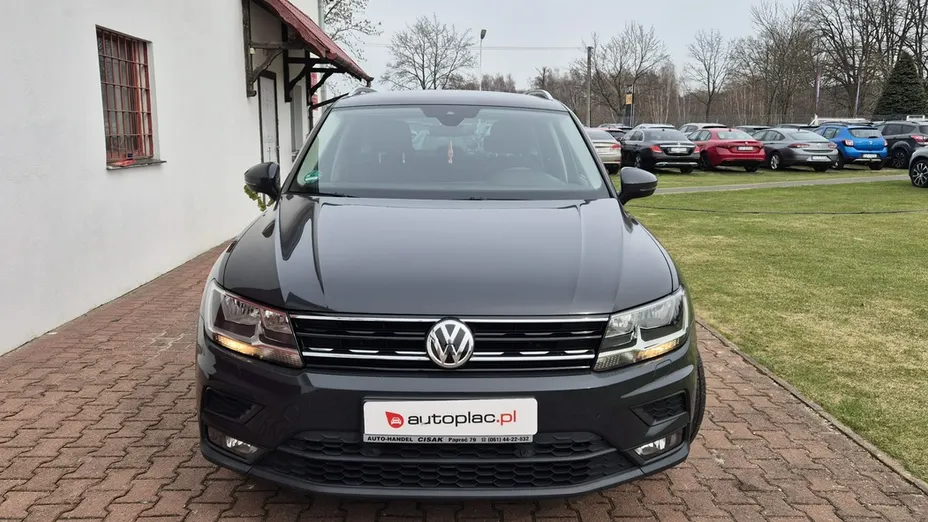 VOLKSWAGEN Tiguan -