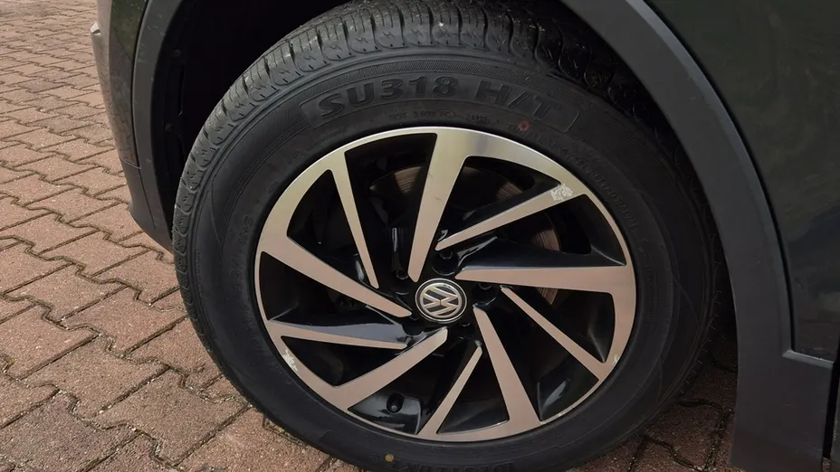 VOLKSWAGEN Tiguan -