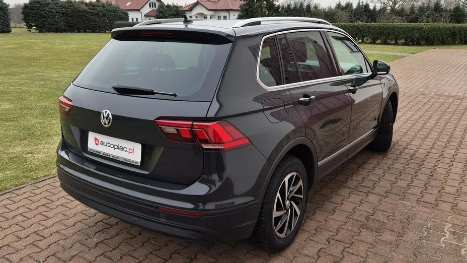 VOLKSWAGEN Tiguan -