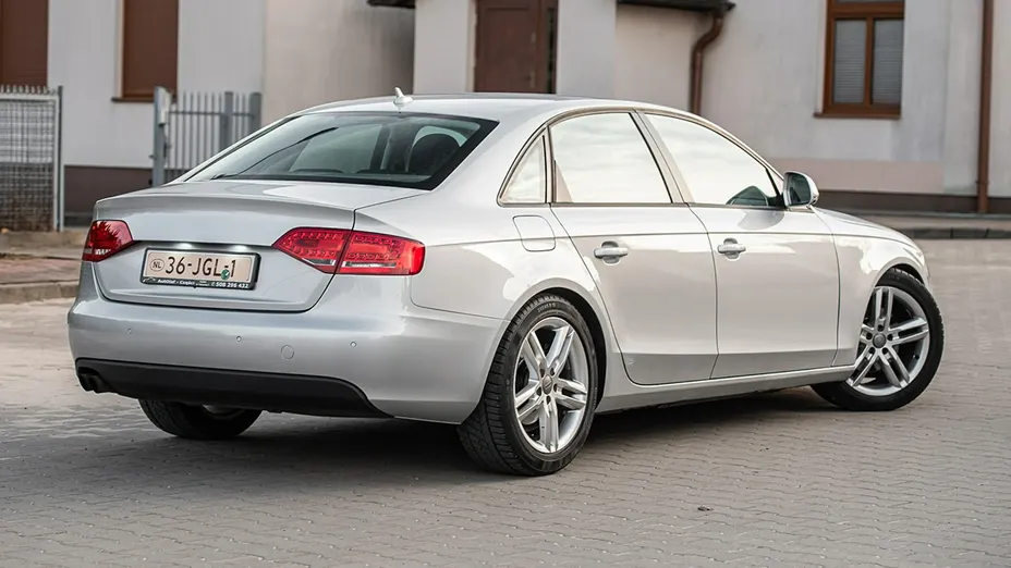 AUDI A4 -