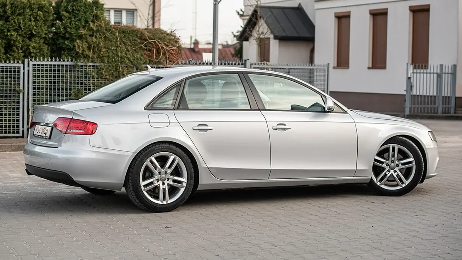 AUDI A4 -