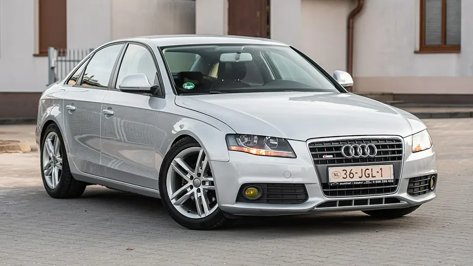 AUDI A4 -