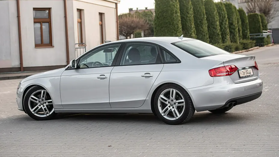 AUDI A4 -