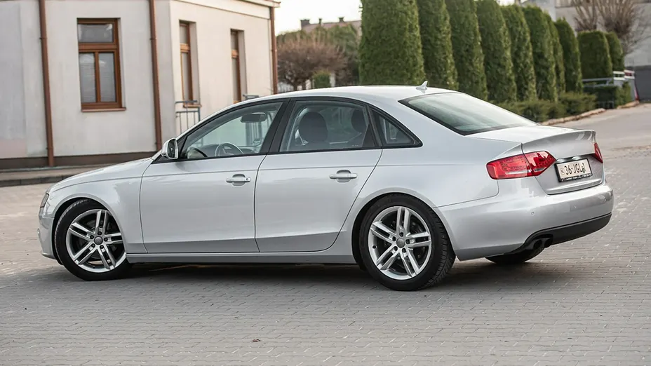 AUDI A4 -