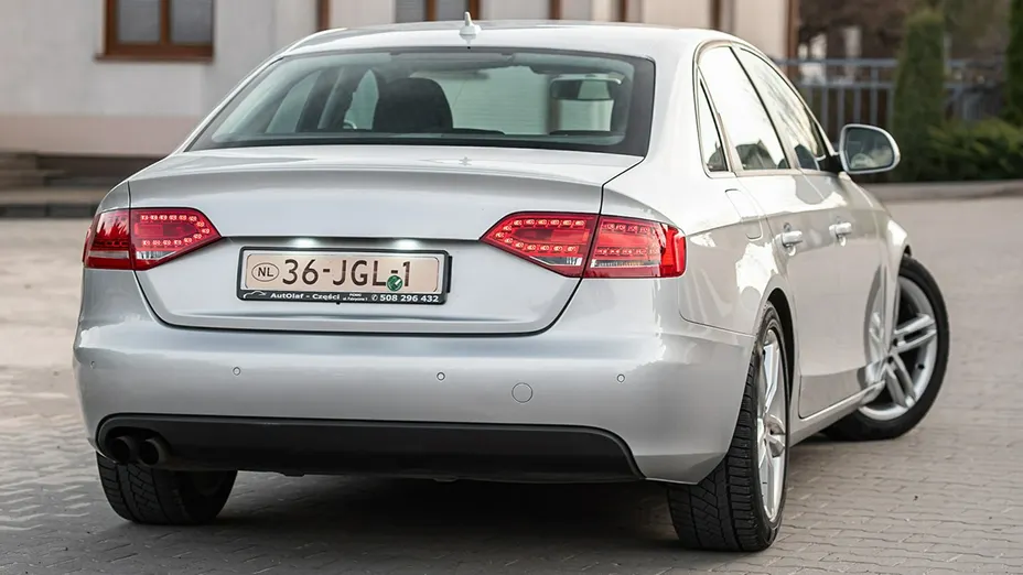 AUDI A4 -
