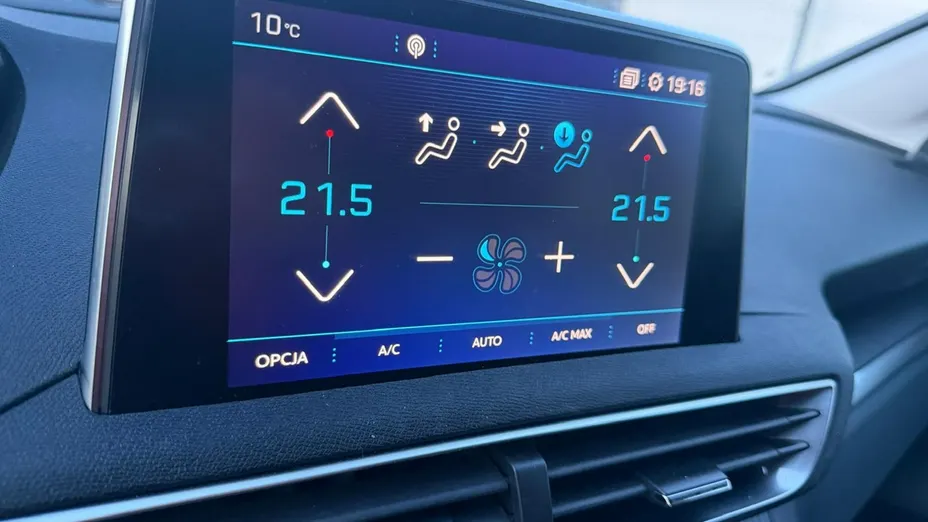 PEUGEOT 3008 -