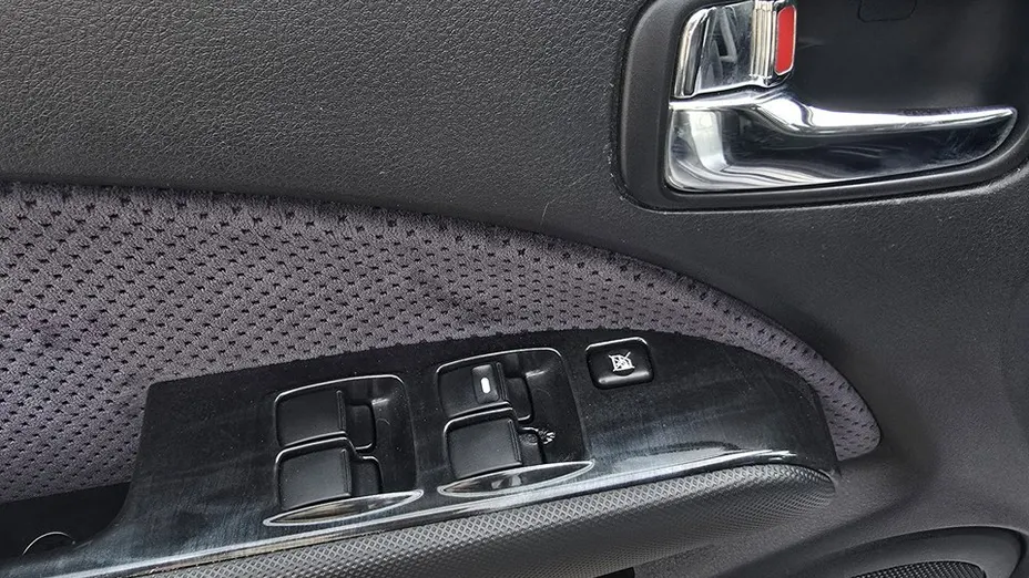 MITSUBISHI Outlander -