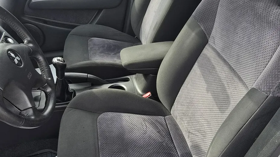 MITSUBISHI Outlander -