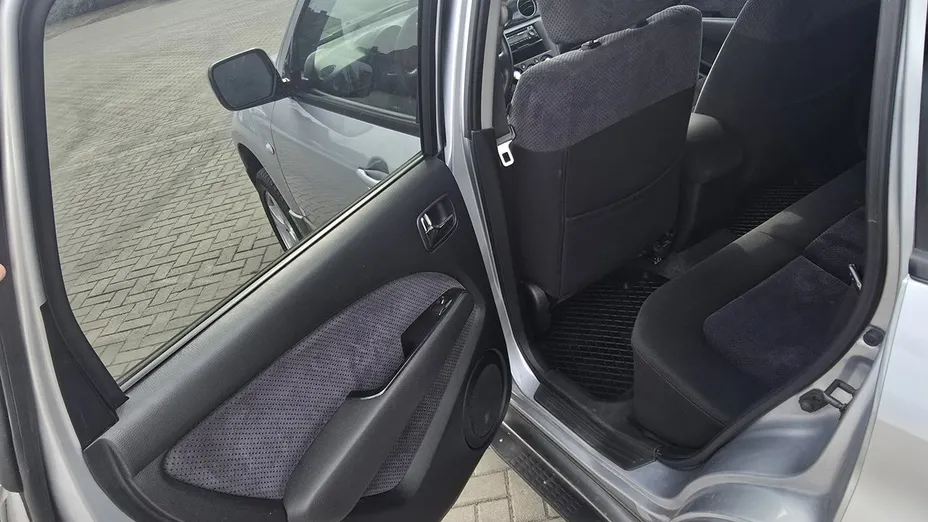 MITSUBISHI Outlander -