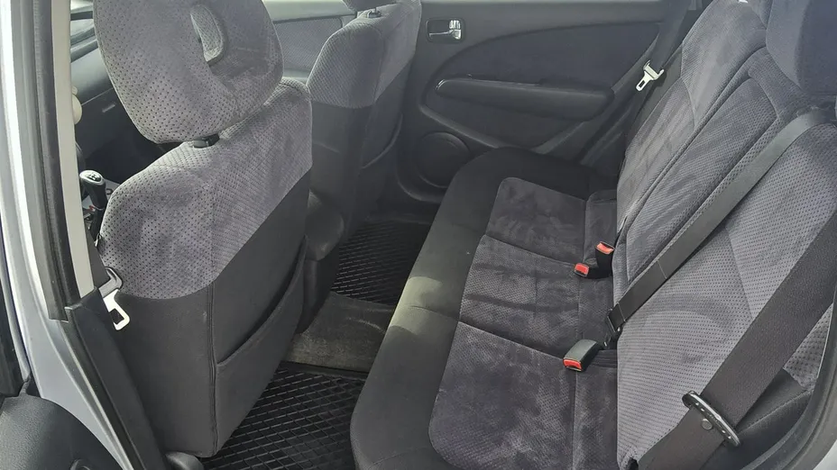 MITSUBISHI Outlander -