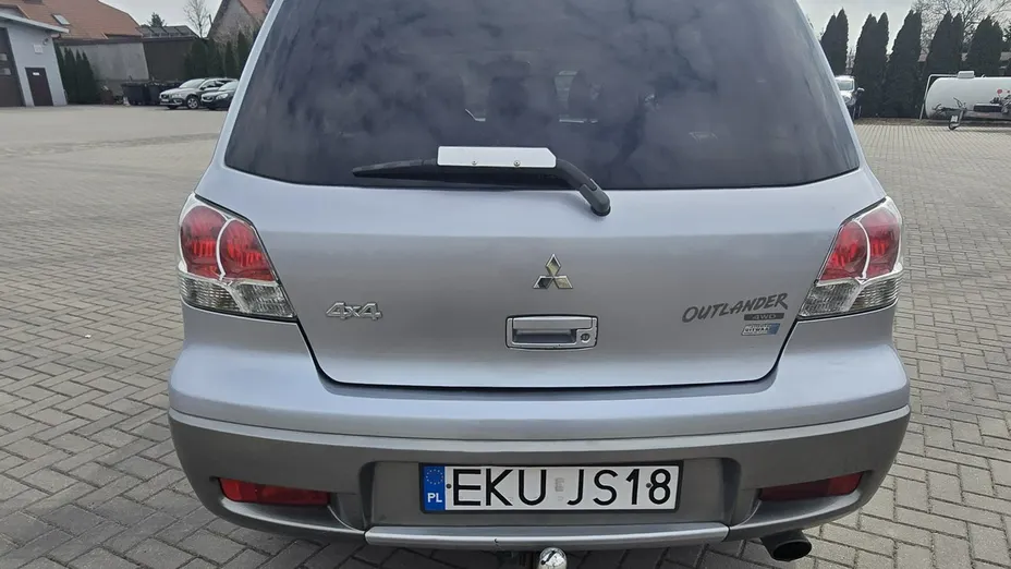 MITSUBISHI Outlander -