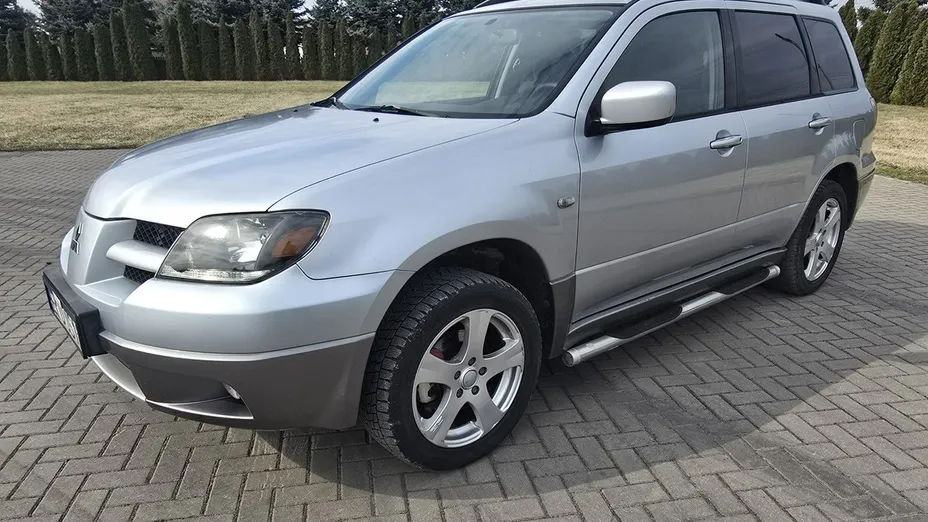 MITSUBISHI Outlander -