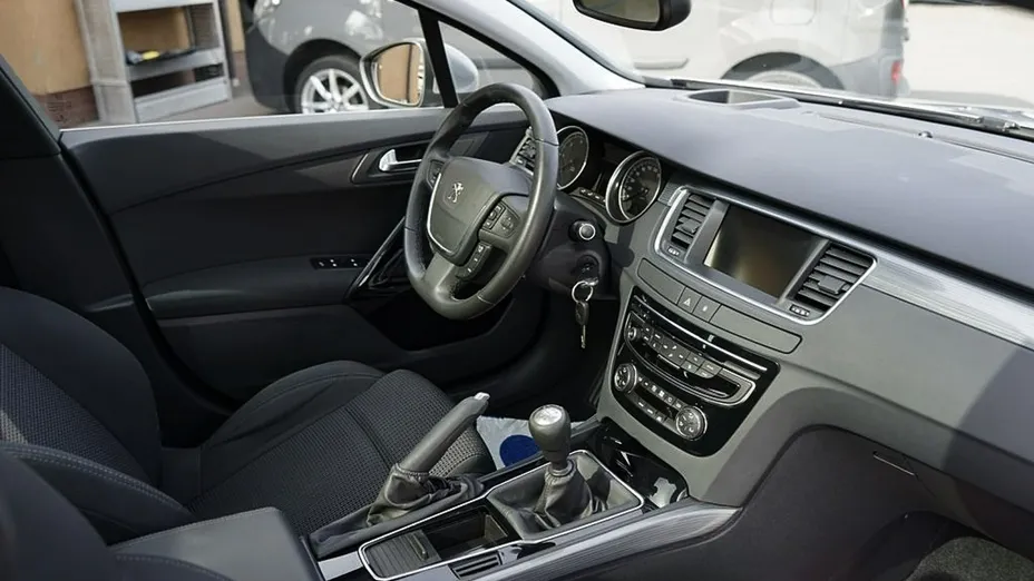 PEUGEOT 508 -