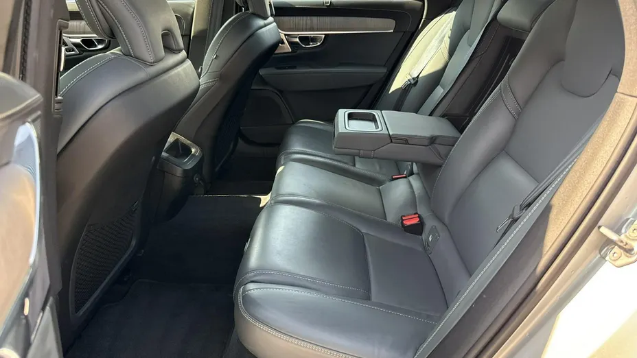 VOLVO S90 -