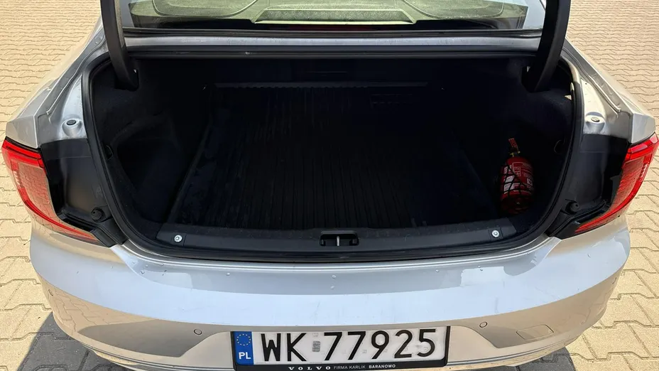 VOLVO S90 -