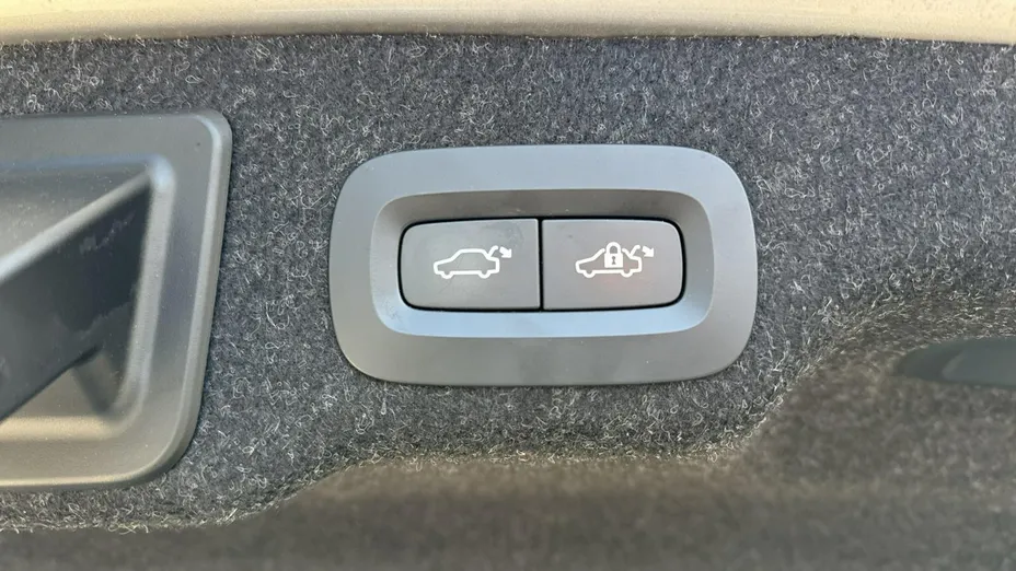 VOLVO S90 -