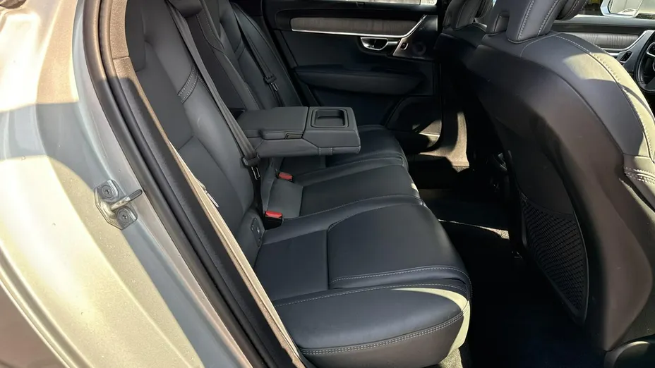 VOLVO S90 -