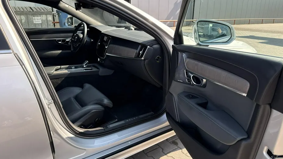 VOLVO S90 -