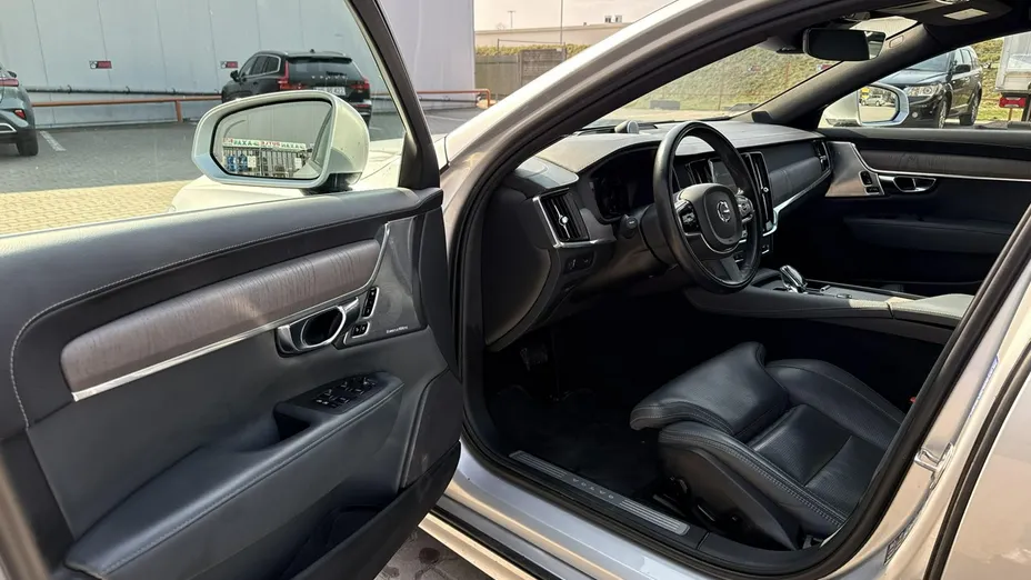 VOLVO S90 -