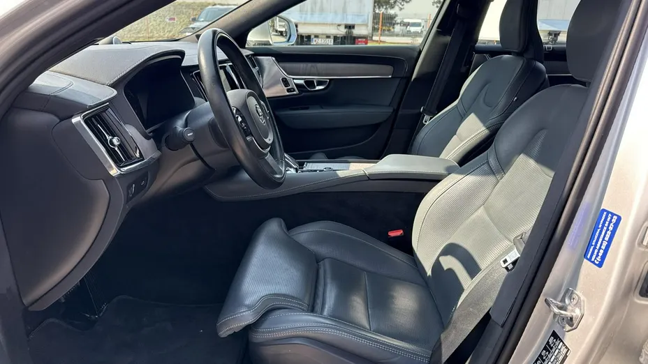 VOLVO S90 -