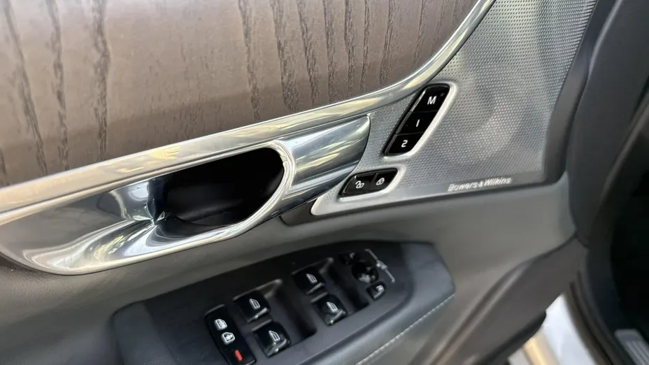 VOLVO S90 -