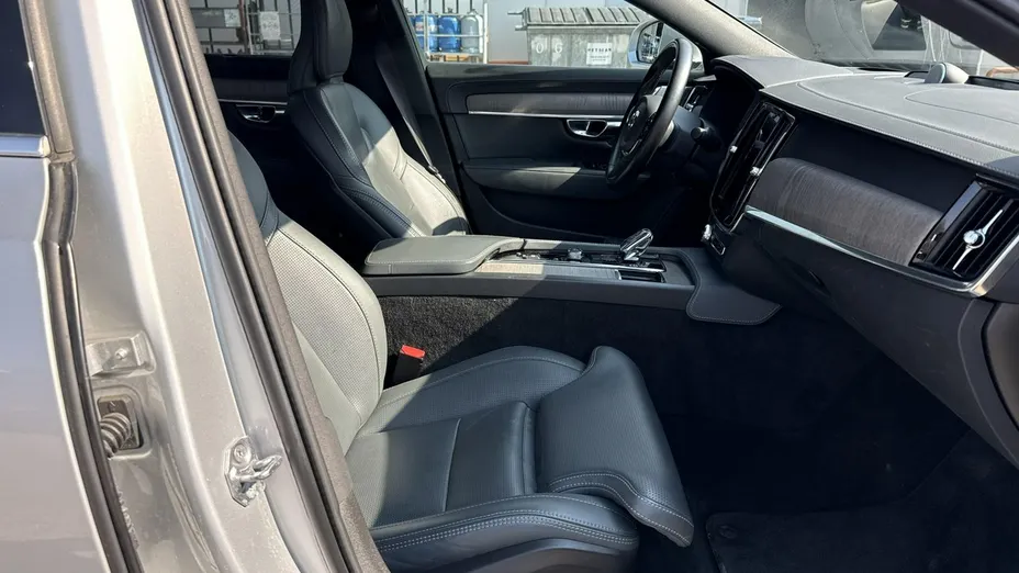 VOLVO S90 -