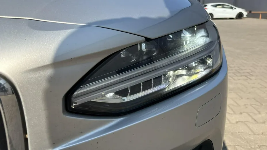 VOLVO S90 -